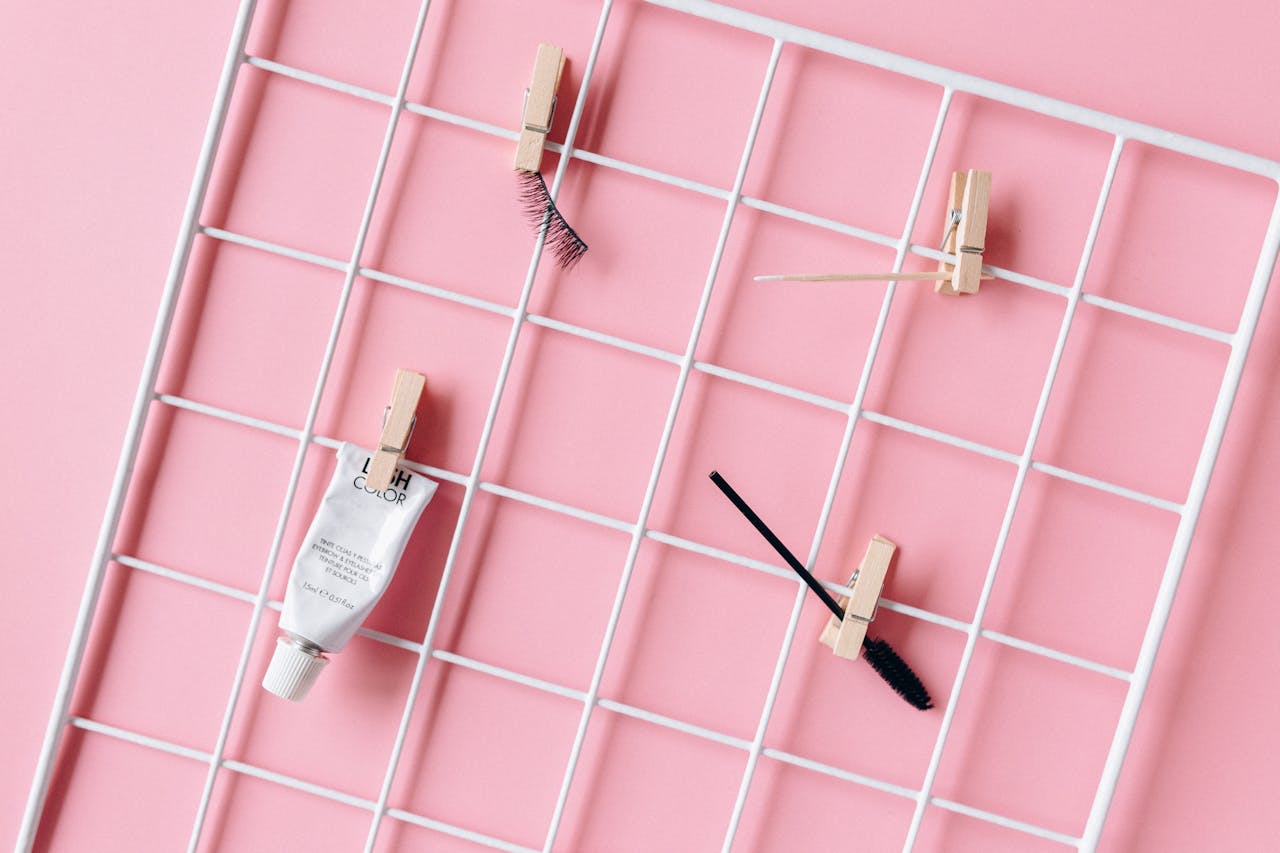 Jak naturalnie podkręcić i wzmocnić rzęsy – poradnik dla każdej metody